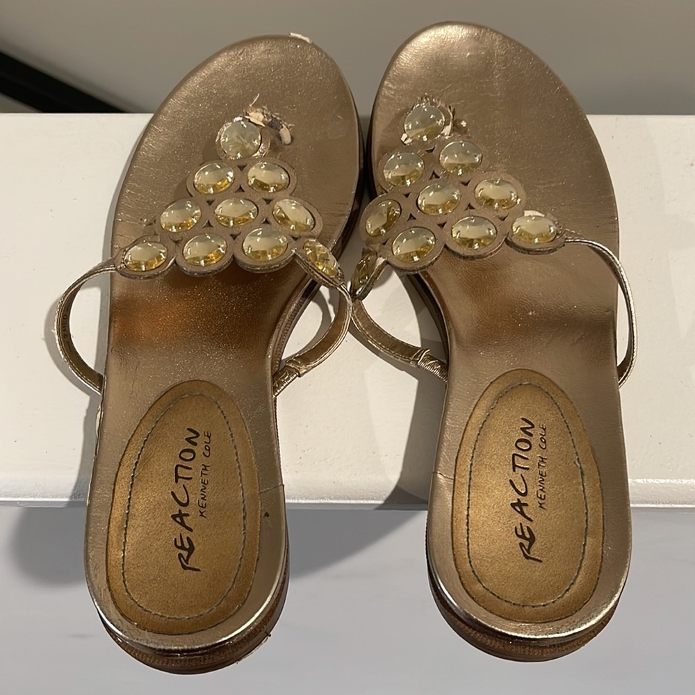 Kenneth Cole Reaction Champagne Gold Slippers